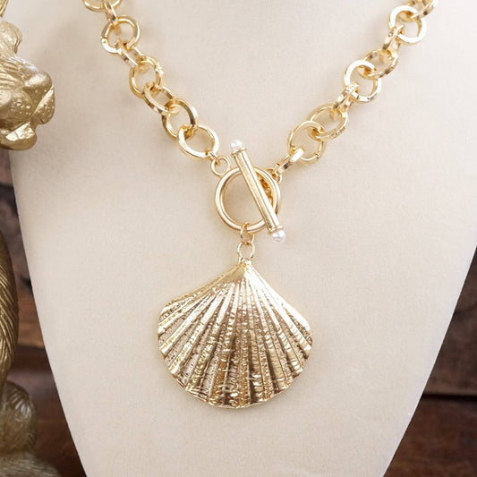 Seaside Grace – Front Toggle Statement Necklace with Seashell Pendant